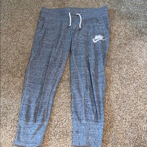 nike cropped jogger